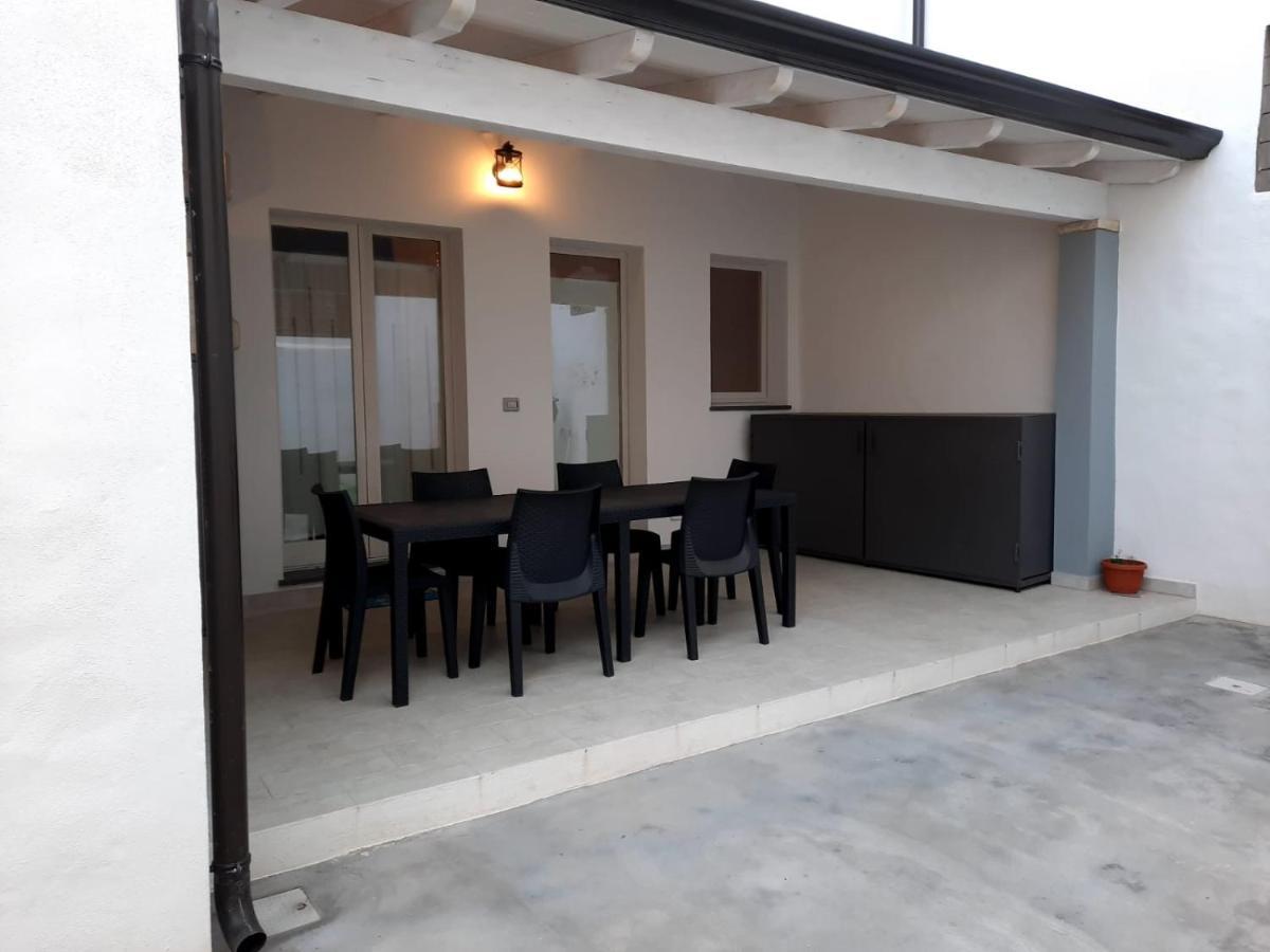Appartamento Su Palazzina Storica In Centro A SantʼAntìoco Exterior foto